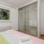 Prázdninový dům 3 Bedroom Cozy In Krk