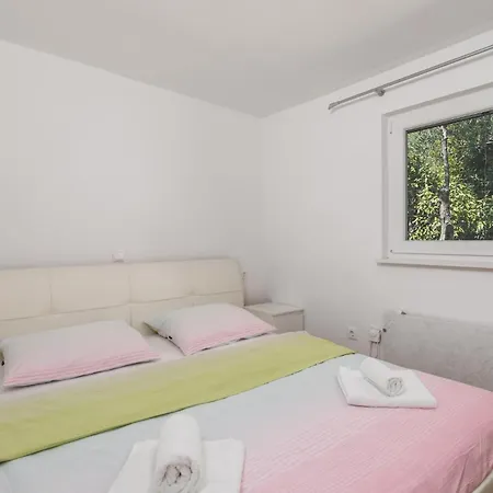 3 Bedroom Cozy In Krk