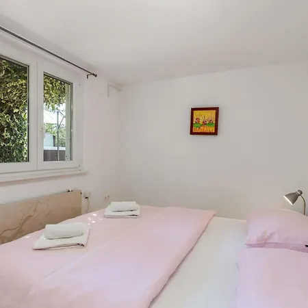 Дом отдыха 3 Bedroom Cozy In Krk Крк