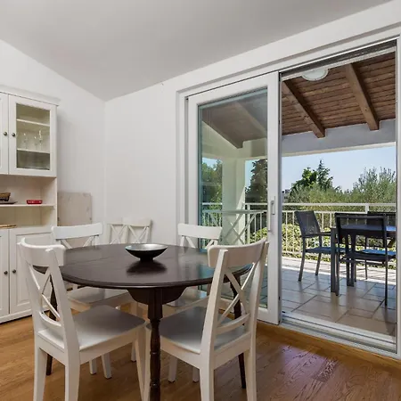 3 Bedroom Cozy In Krk Дом отдыха Крк