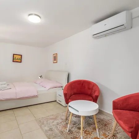 Дом отдыха 3 Bedroom Cozy In Krk