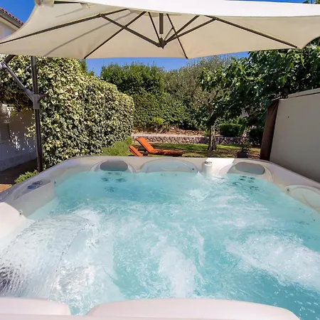 Дом отдыха 3 Bedroom Cozy In Krk