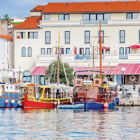 3 Bedroom Cozy In Krk Дом отдыха Крк