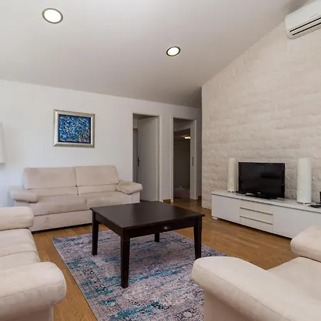 3 Bedroom Cozy In Krk * Крк