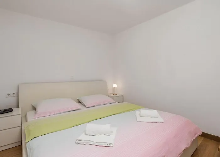 3 Bedroom Cozy In Krk Krk Town