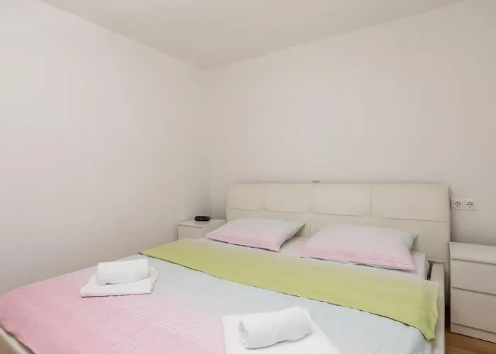 3 Bedroom Cozy In Krk