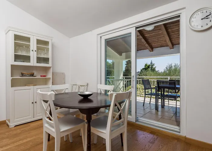 3 Bedroom Cozy In Krk Dom wakacyjny Krk Town