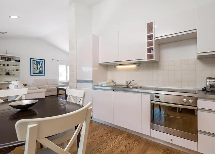 3 Bedroom Cozy In Krk * Krk Town