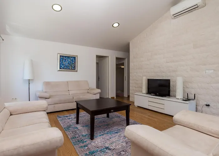 3 Bedroom Cozy In Krk * Krk Town