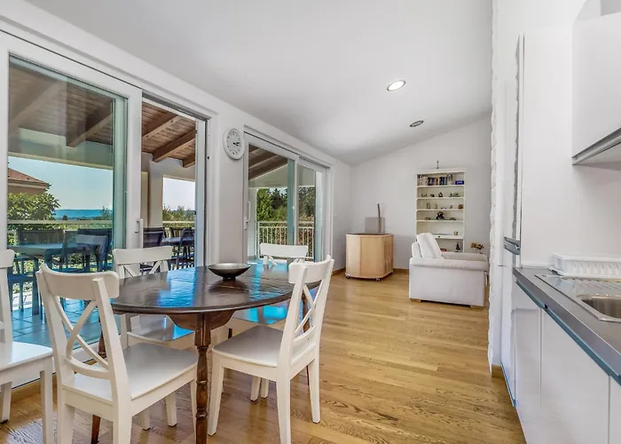 Dom wakacyjny 3 Bedroom Cozy In Krk *