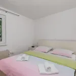 3 Bedroom Cozy In Krk 펜션 *