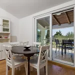 3 Bedroom Cozy In Krk 펜션 크르크