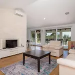 3 Bedroom Cozy In Krk *