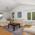 3 Bedroom Cozy In Krk