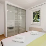 3 Bedroom Cozy In Krk 펜션 *