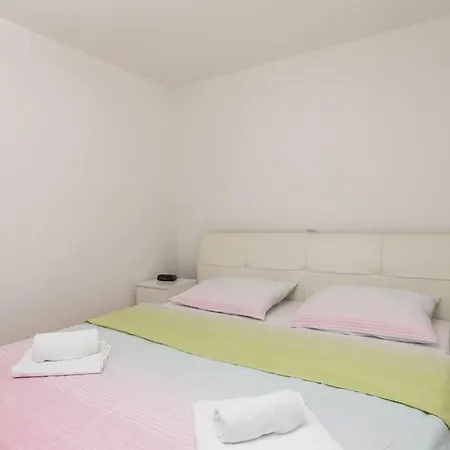 3 Bedroom Cozy In Krk