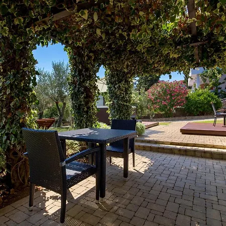 3 Bedroom Cozy In Krk *